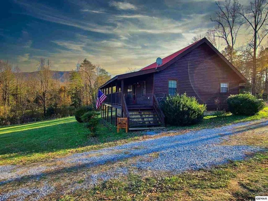 Beautiful View! Log Cabin,Fireplace,Hot Tub,Arcade,Pool,Fishing Севьервилл Экстерьер фото
