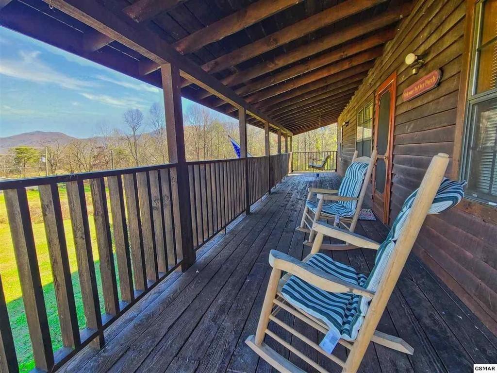 Beautiful View! Log Cabin,Fireplace,Hot Tub,Arcade,Pool,Fishing Севьервилл Экстерьер фото