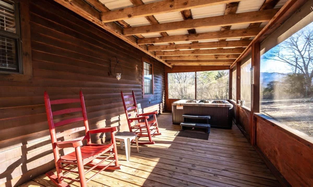 Beautiful View! Log Cabin,Fireplace,Hot Tub,Arcade,Pool,Fishing Севьервилл Экстерьер фото